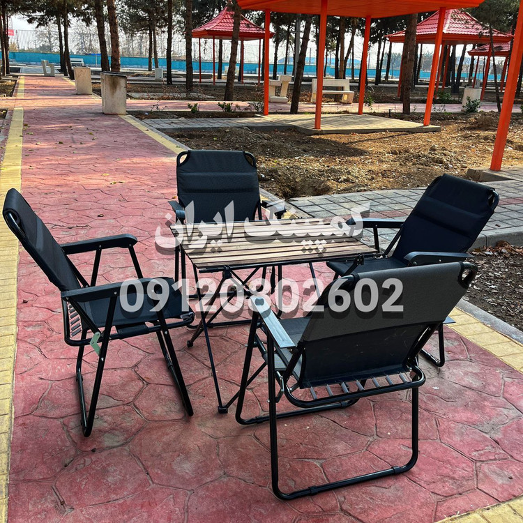 ست چهار نفره صندلی تاشو ۹ فنره پلاس با میز چوبی کاوردار